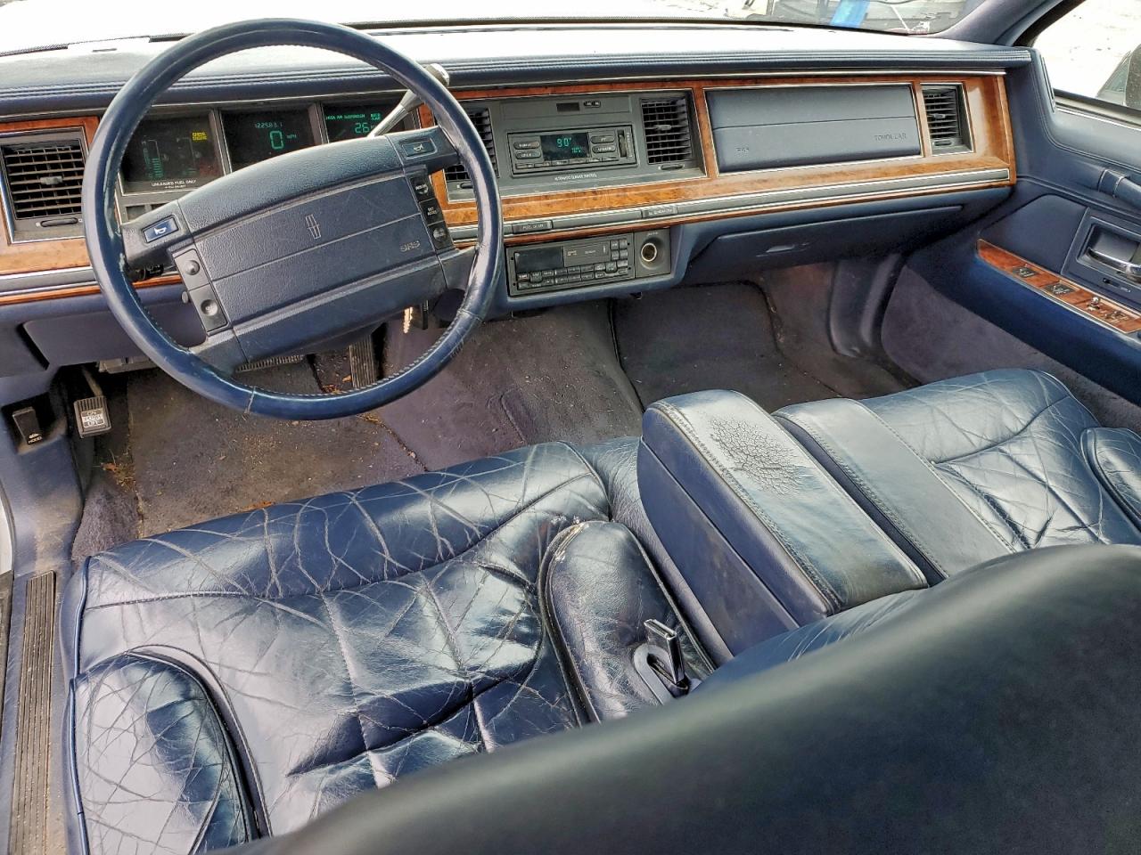 1994 Lincoln Town Car Signature VIN: 1LNLM82W4RY735222 Lot: 93542635