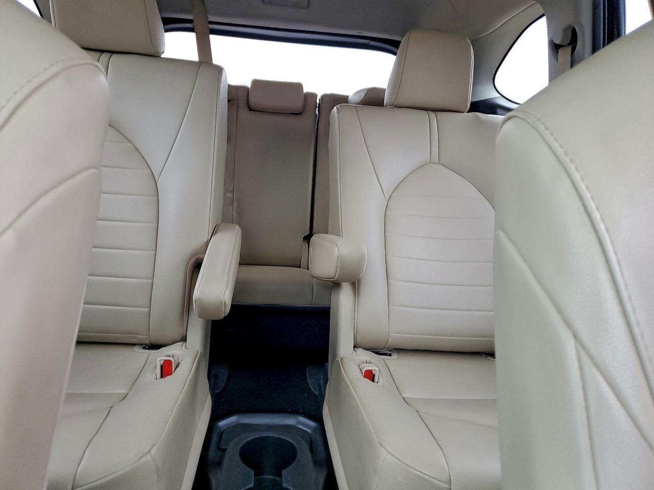 2023 Toyota Highlander L VIN: 5TDKDRAH5PS022556 Lot: 95303655