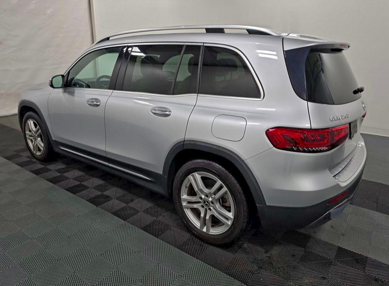 Фото: W1N4M4HB1MW112949