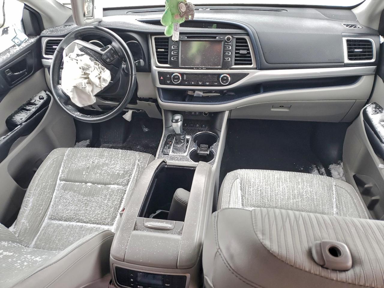 2018 Toyota Highlander Le VIN: 5TDBZRFH1JS485666 Lot: 93787925