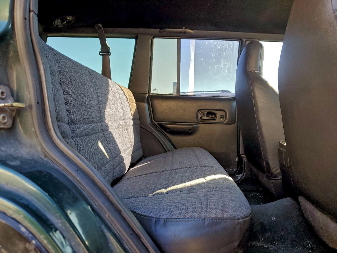 2001 Jeep Cherokee Sport VIN: 1J4FF48S11L557516 Lot: 97501425