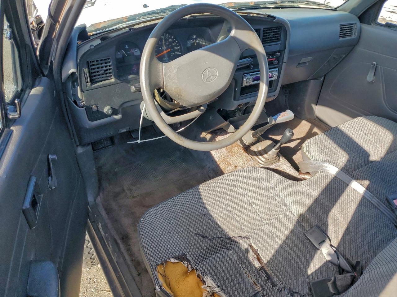 1994 Toyota Pickup 1/2 Ton Short Wheelbase Dx VIN: 4TARN01P4RZ232707 Lot: 94696015