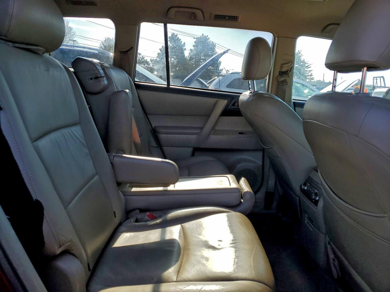 2010 Toyota Highlander VIN: 5TDBK3EH6AS024451 Lot: 96422365