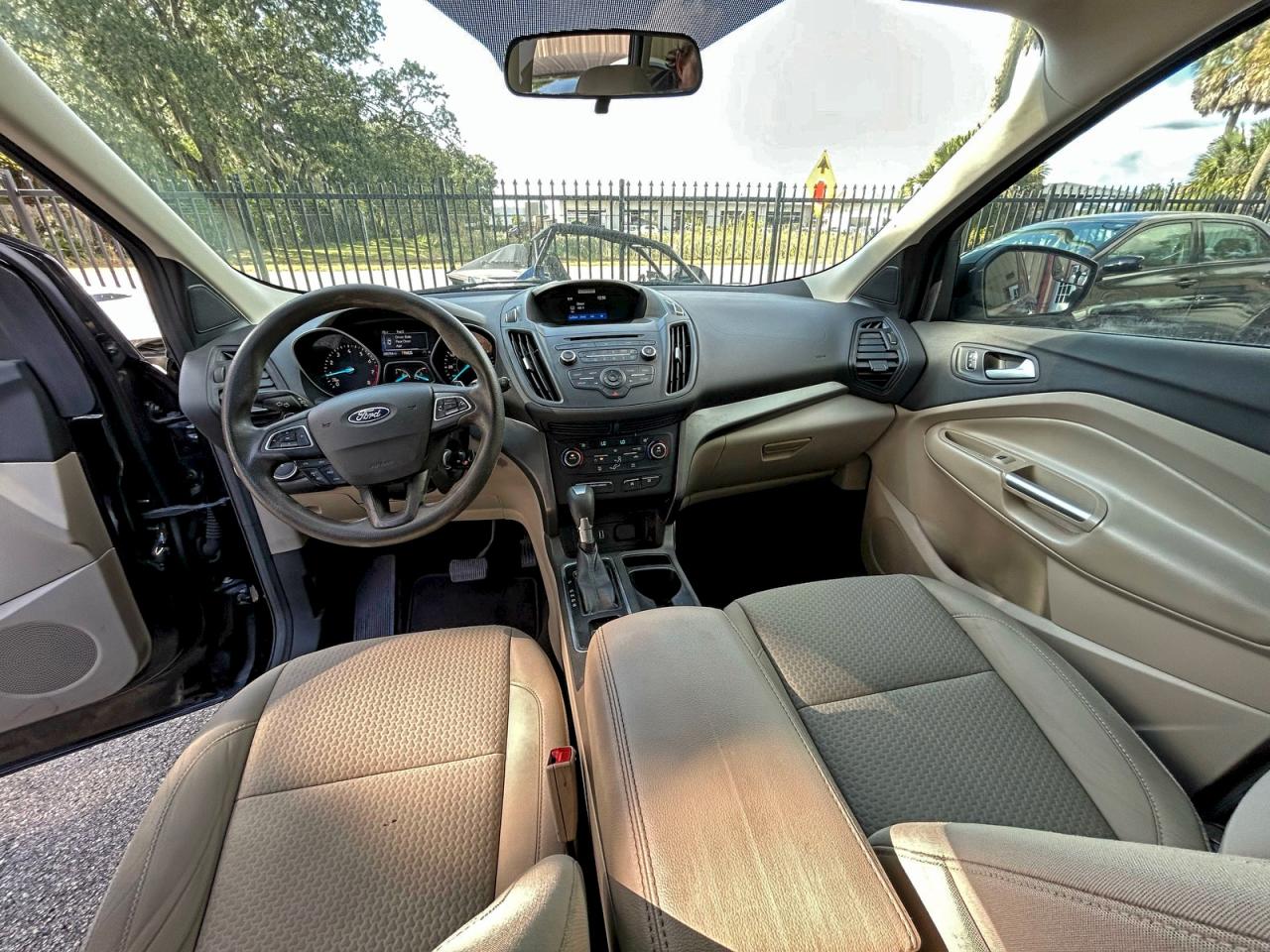 2017 Ford Escape Se VIN: 1FMCU9G92HUE86529 Lot: 97823395