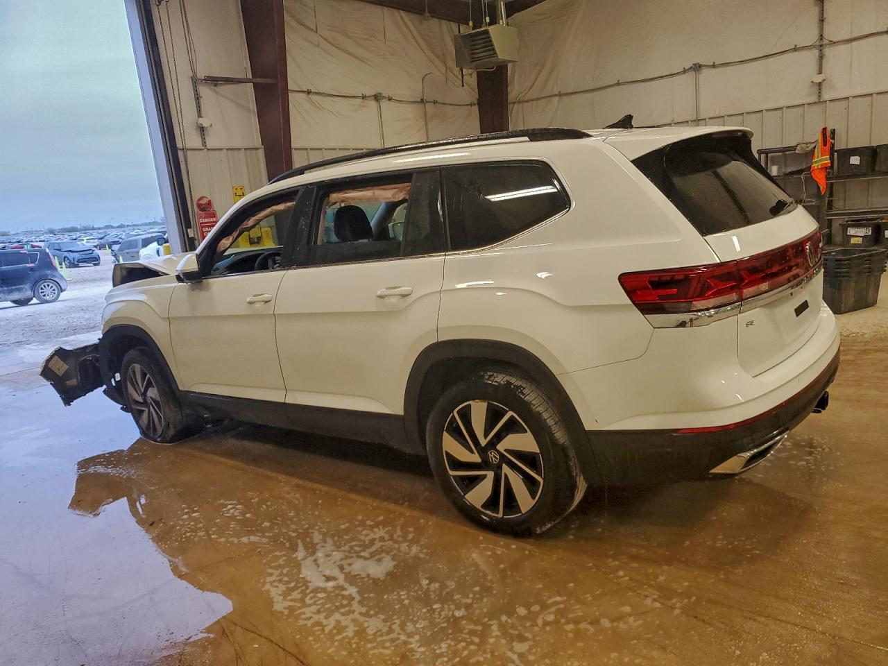 Фото: 1V2HR2CA7SC503159