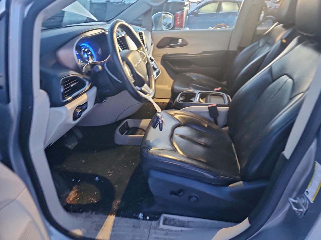 2018 Chrysler Pacifica Touring L VIN: 2C4RC1BG7JR185833 Lot: 92862205