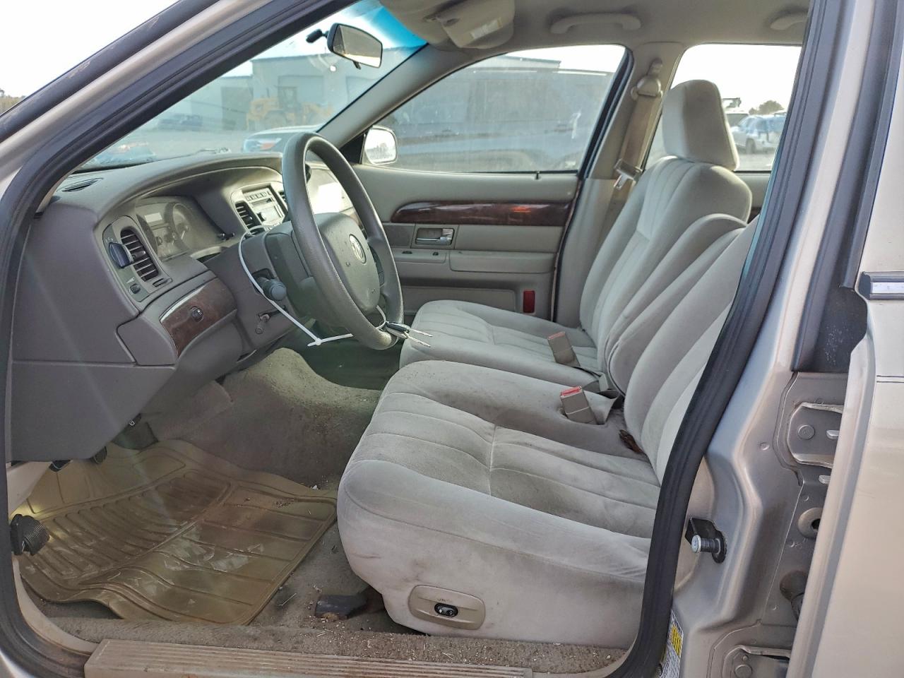 2007 Mercury Grand Marquis Gs VIN: 2MEFM74V07X628907 Lot: 96521225