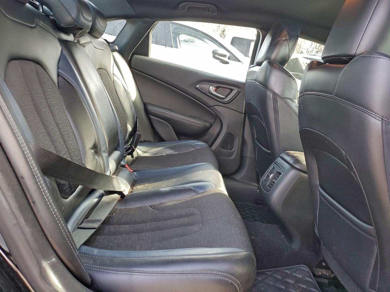 2015 Chrysler 200 S VIN: 1C3CCCDGXFN618066 Lot: 95414555