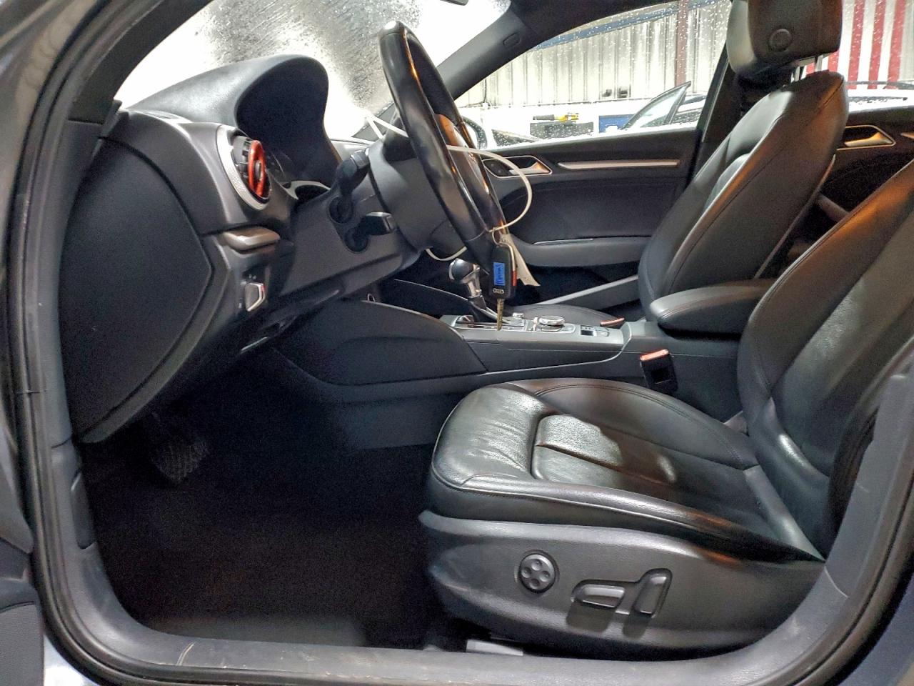 Фото: WAUB8GFF3G1012831