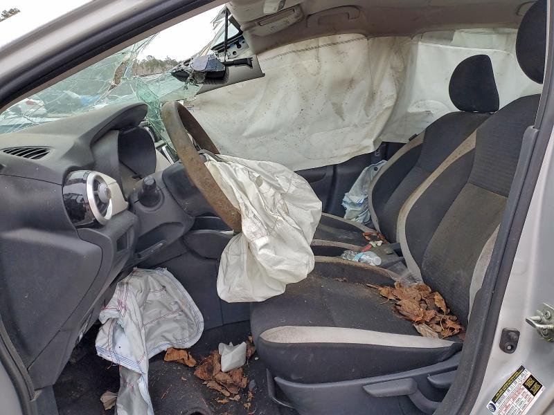  NISSAN VERSA 2021 Серебристый