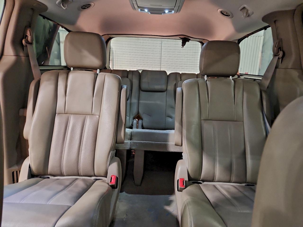 2014 Chrysler Town & Country Touring L VIN: 2C4RC1CG7ER371988 Lot: 94651005