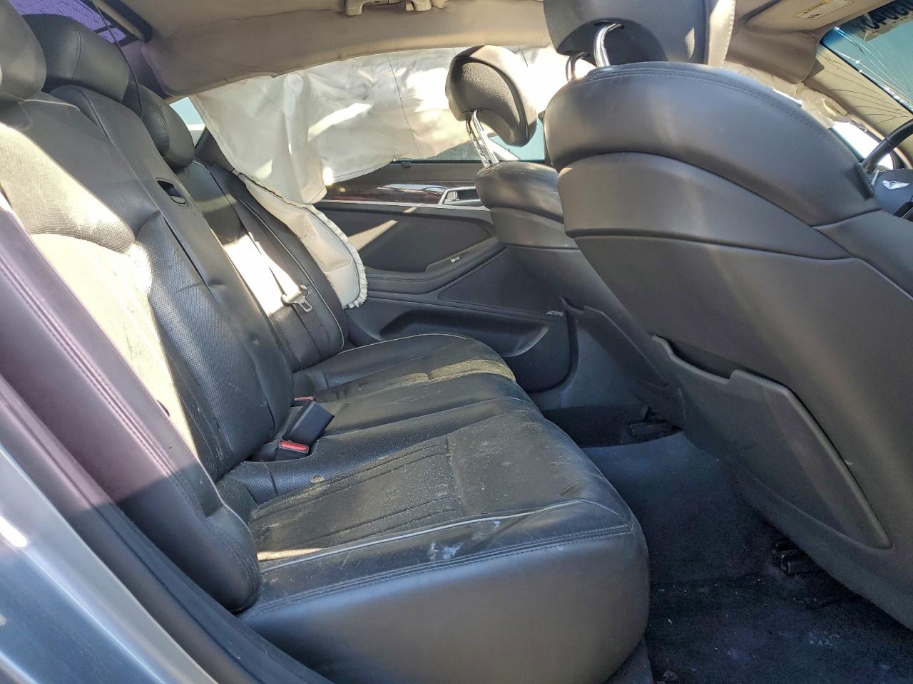 2015 Hyundai Genesis 3.8L VIN: KMHGN4JE6FU090060 Lot: 92703645