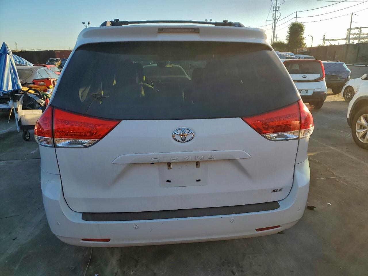 2011 Toyota Sienna Xle VIN: 5TDYK3DC6BS122669 Lot: 95801525