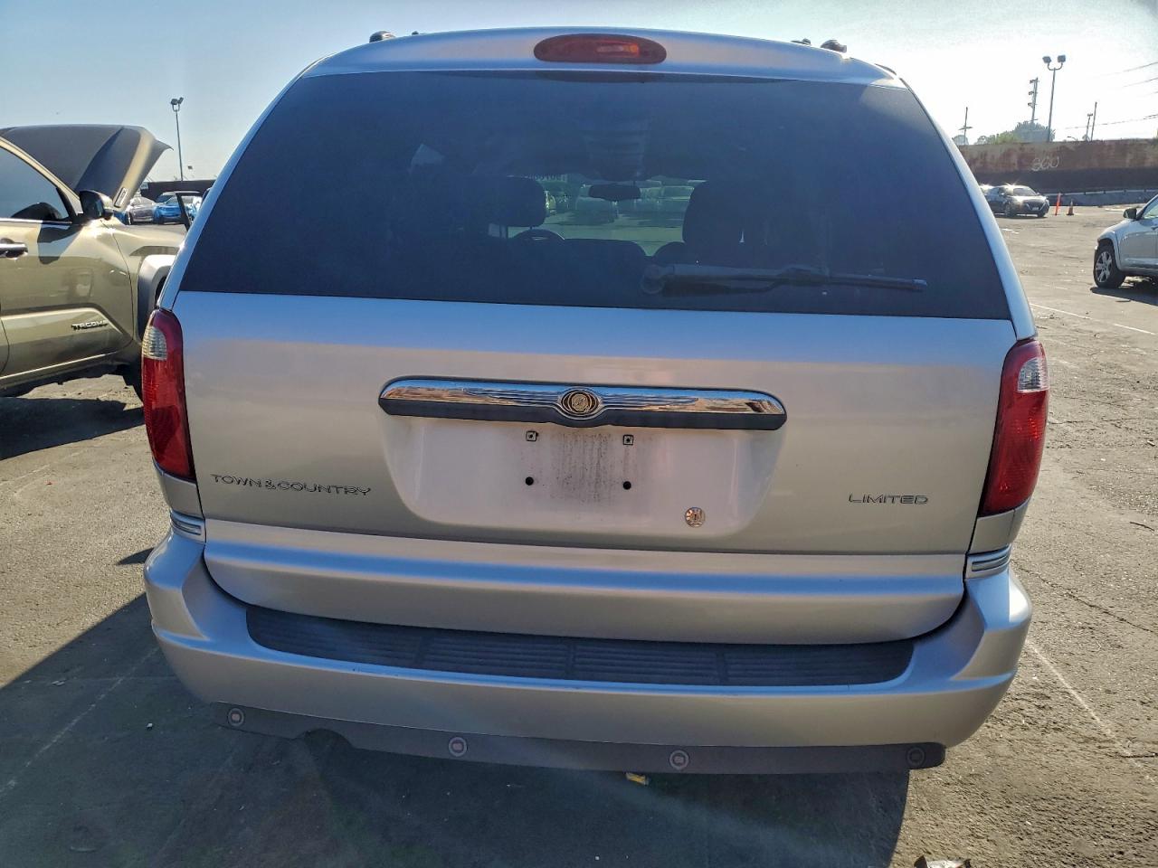 2005 Chrysler Town & Country Limited VIN: 2C8GP64L65R474225 Lot: 96708835