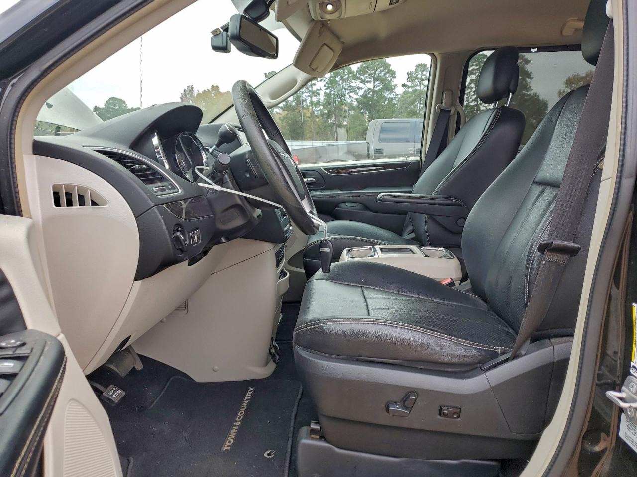 2015 Chrysler Town & Country Touring L VIN: 2C4RC1CG5FR675449 Lot: 97004565