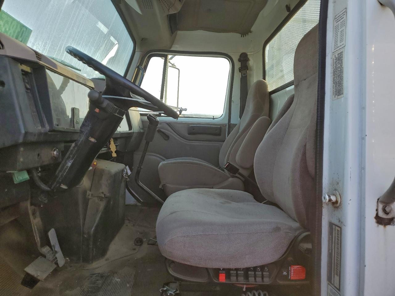 1997 International 4900 Flatbed Truck VIN: 1HTSDAAN8VH490812 Lot: 91855685