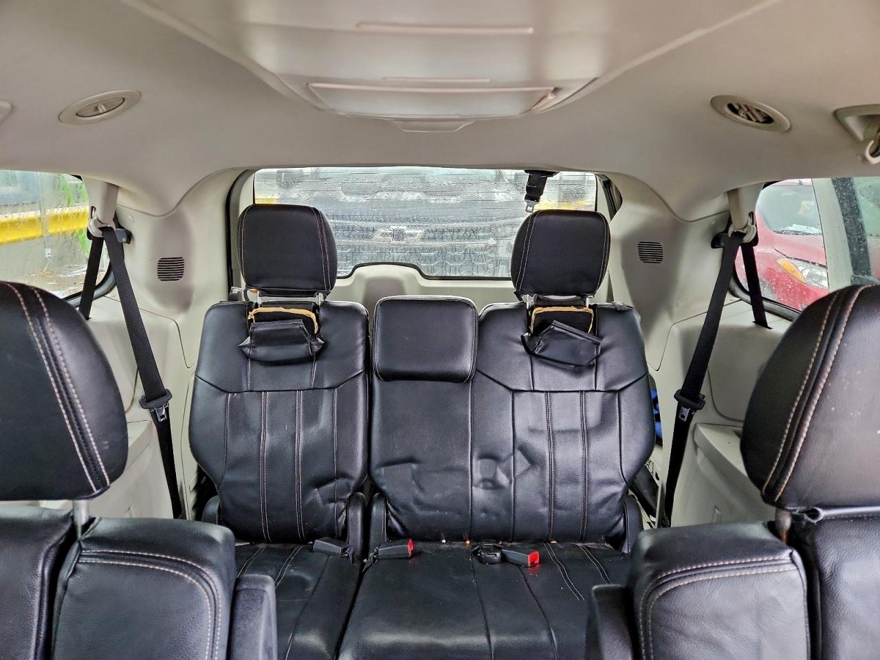 2011 Chrysler Town & Country Touring VIN: 2A4RR5DG7BR645460 Lot: 94927535