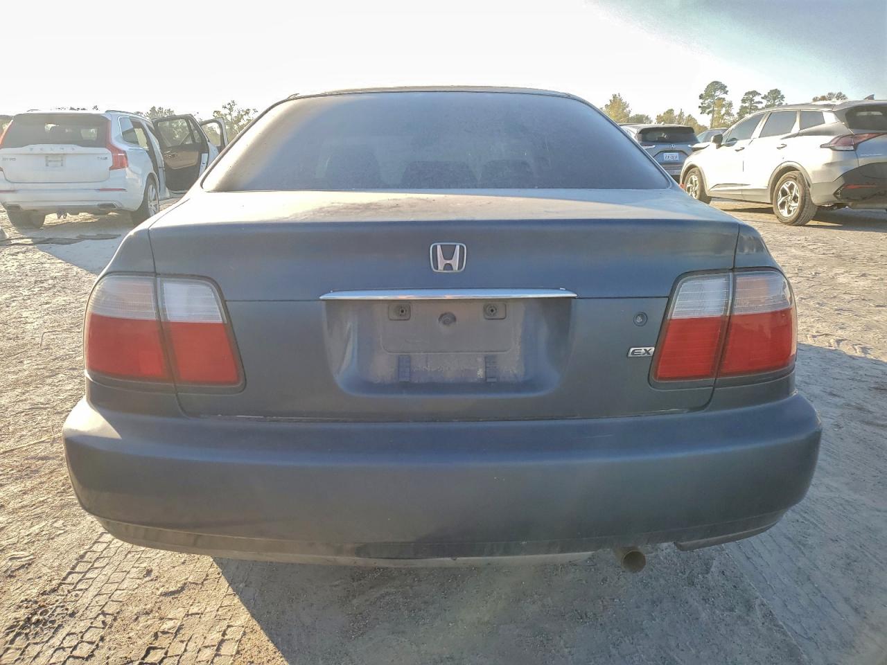 1996 Honda Accord Ex VIN: 1HGCD5561TA207542 Lot: 96100005
