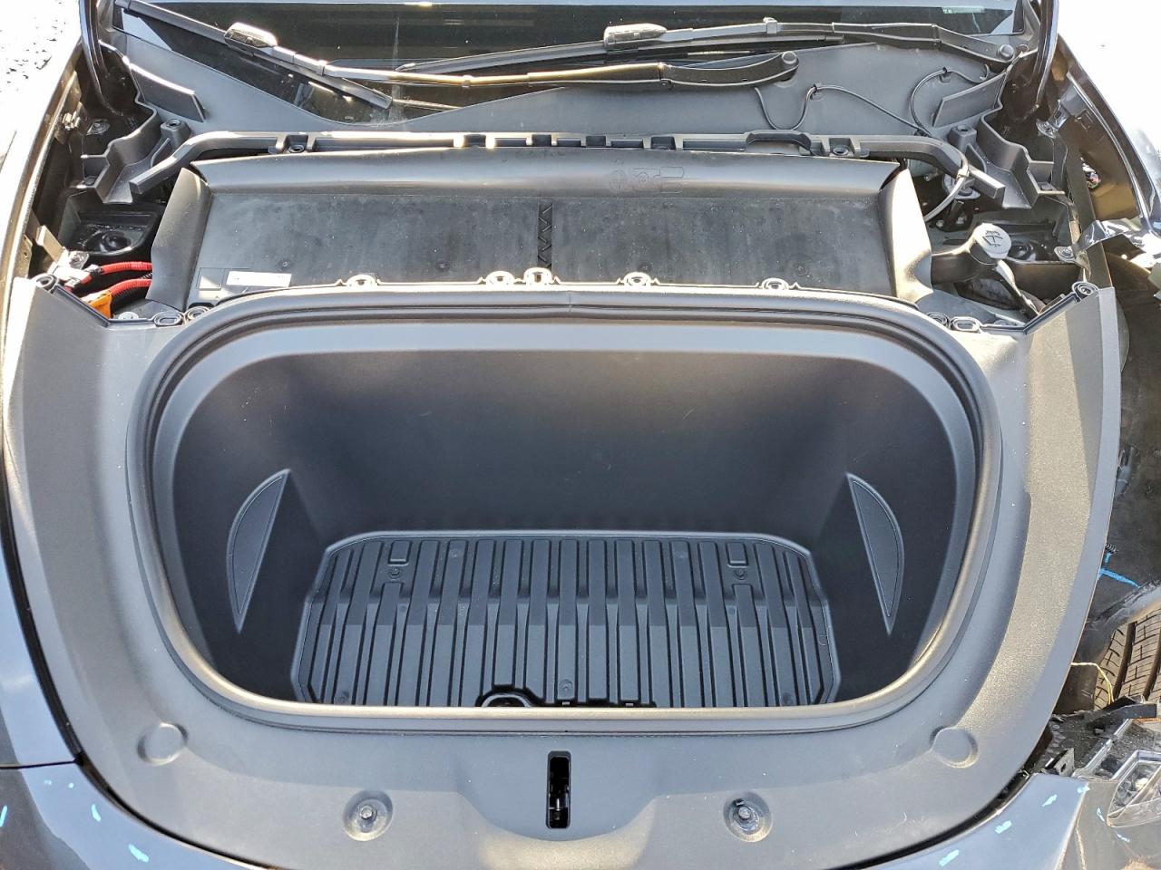 2025 Tesla Model Y VIN: 7SAYGDEE9SA360463 Lot: 94272875