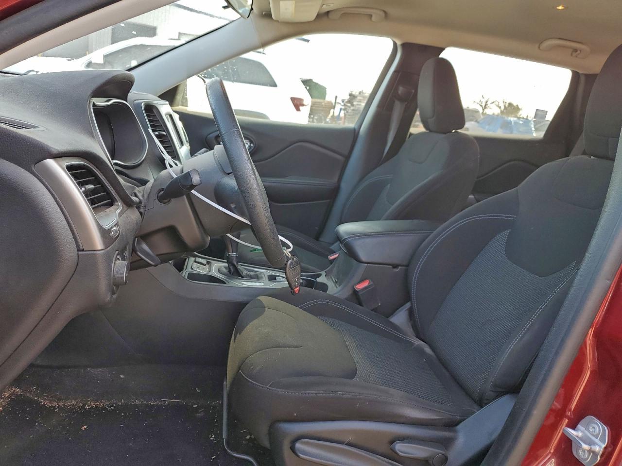 2019 Jeep Cherokee Latitude VIN: 1C4PJLCB1KD175850 Lot: 95117895