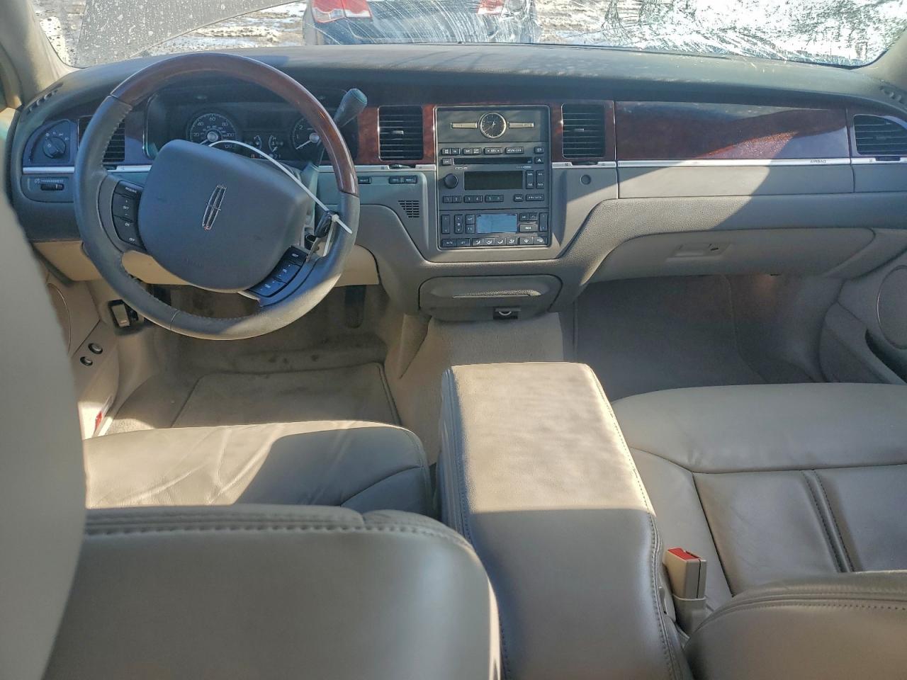 2006 Lincoln Town Car Signature Limited VIN: 1LNHM82VX6Y610380 Lot: 94872275