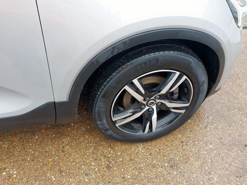 2022 VOLVO XC40 2.0 B3P PLUS DARK 5DR AUTO