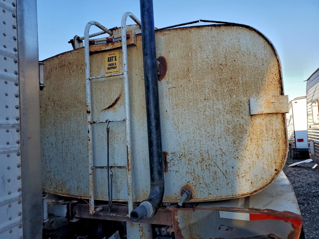 2006 International 4300 Tank Truck VIN: 1HTMMAALX6H321934 Lot: 80828595