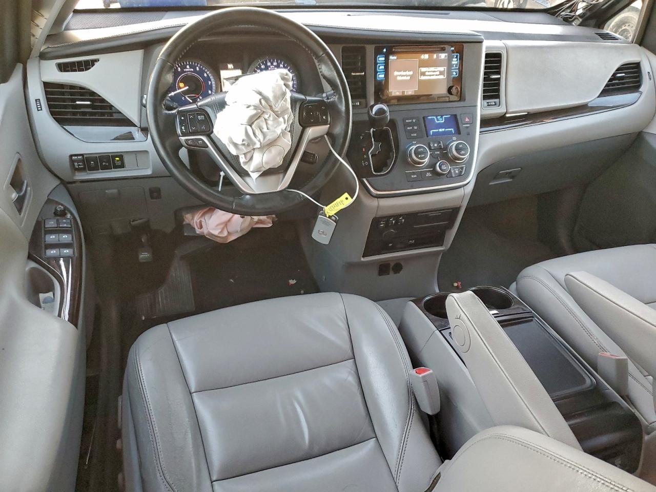 2015 Toyota Sienna Xle VIN: 5TDYK3DC4FS611545 Lot: 93726395