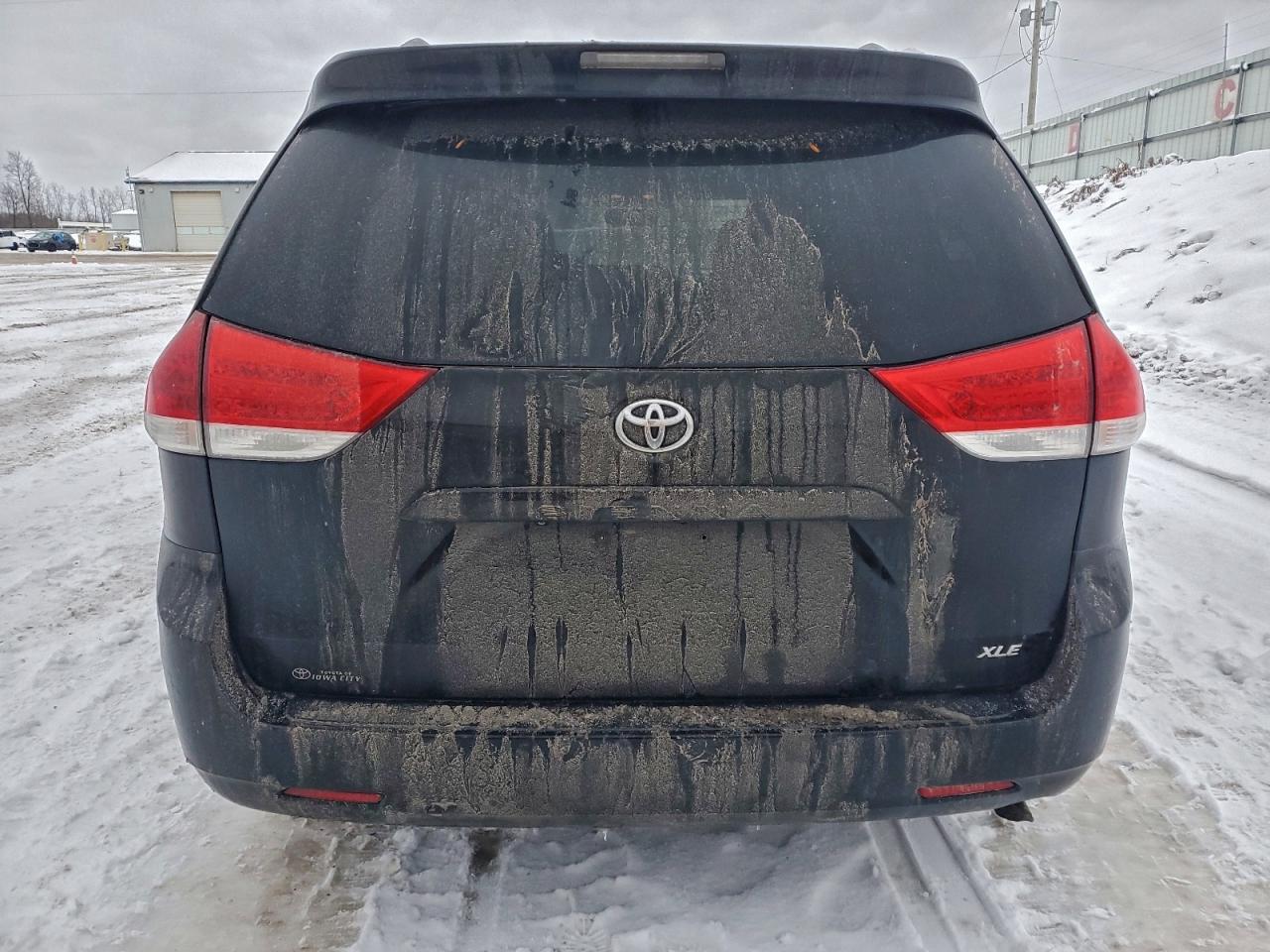 2011 Toyota Sienna Xle VIN: 5TDYK3DC4BS012915 Lot: 96389975