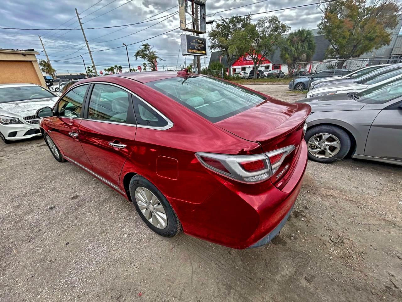 Фото: KMHE24L15GA038612