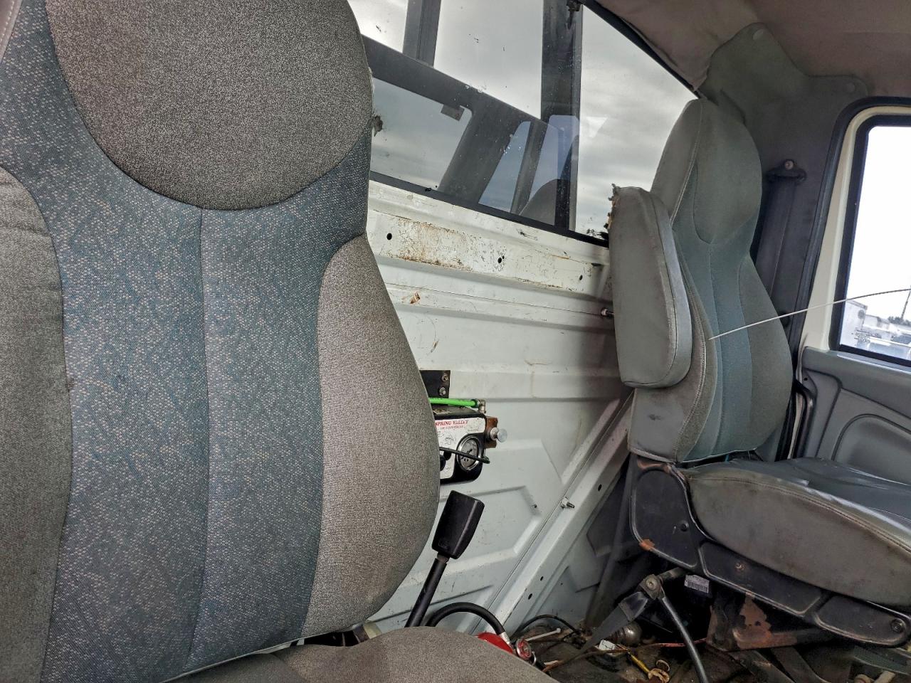 2019 International 4300 Rollback Truck VIN: 1HTMMMMN1KH045975 Lot: 96300055