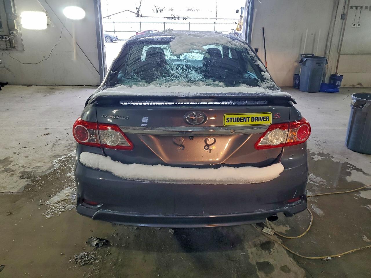 2011 Toyota Corolla Base VIN: 2T1BU4EE2BC698239 Lot: 95647495