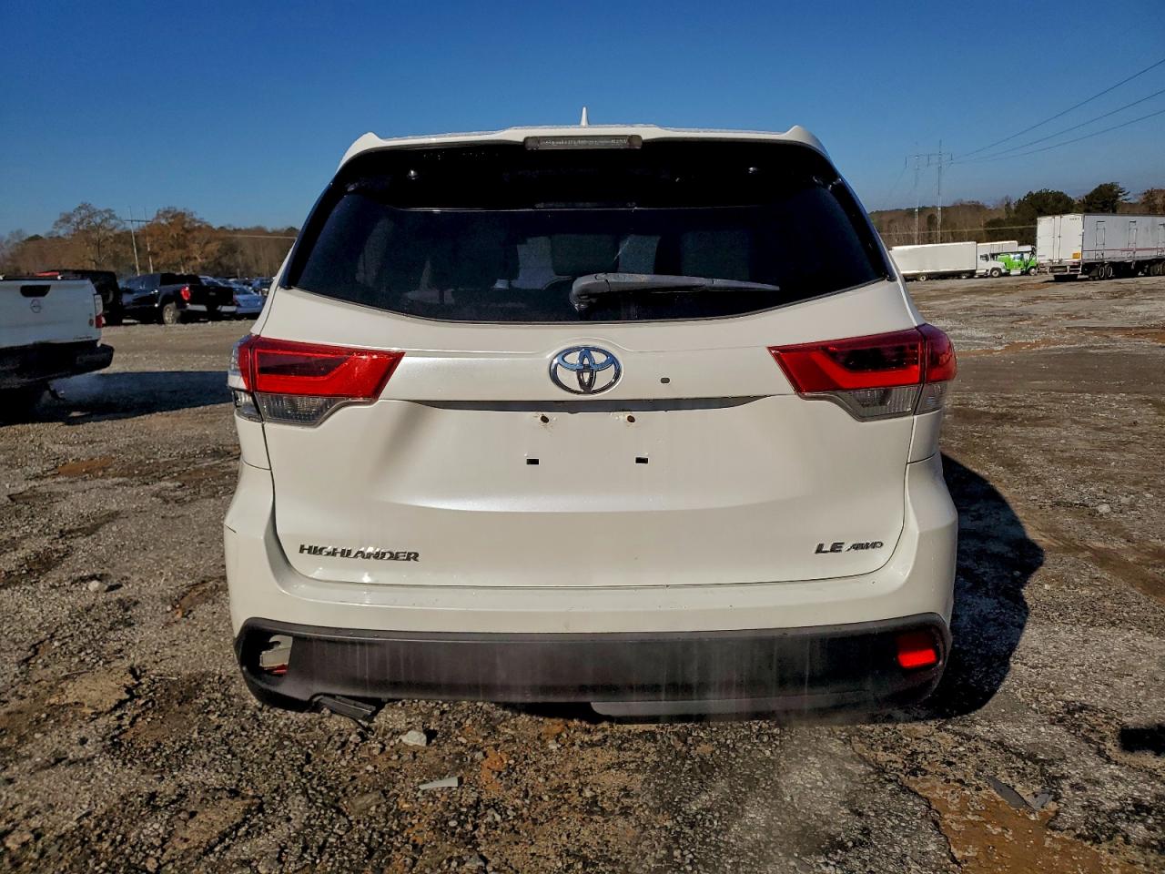 2018 Toyota Highlander Le VIN: 5TDBZRFH4JS848137 Lot: 95073965