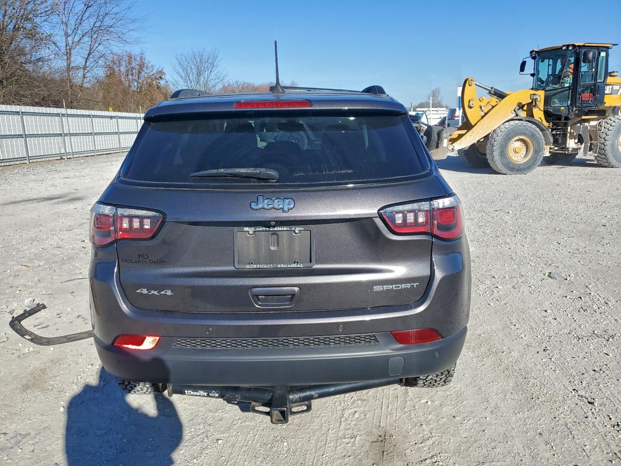 2018 Jeep Compass Sport VIN: 3C4NJDAB6JT135403 Lot: 96094485