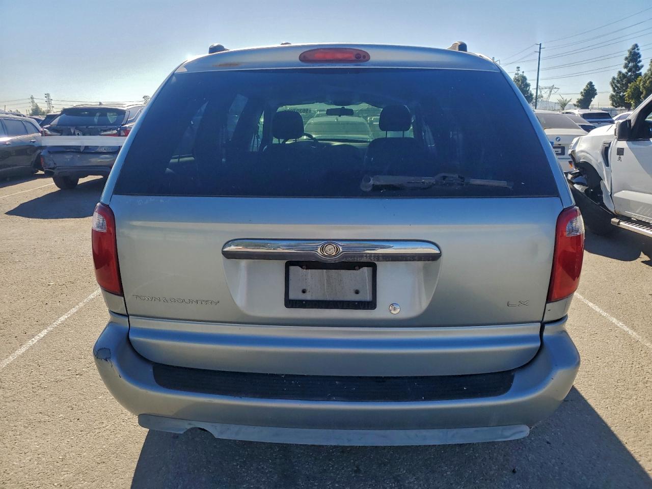 2005 Chrysler Town & Country Lx VIN: 2C4GP44R45R227733 Lot: 96357985