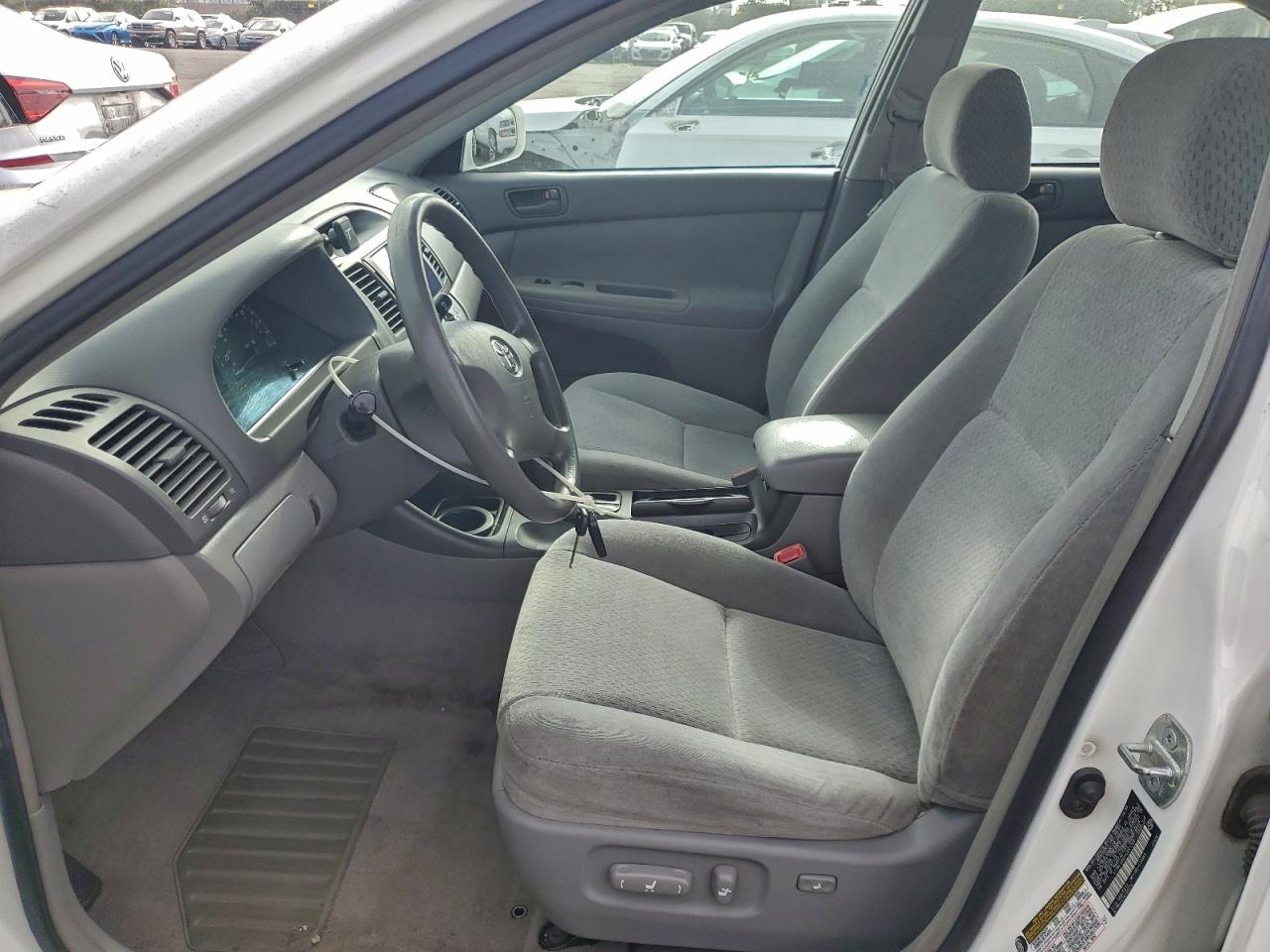 2004 Toyota Camry Le VIN: 4T1BF30KX4U081268 Lot: 95198955