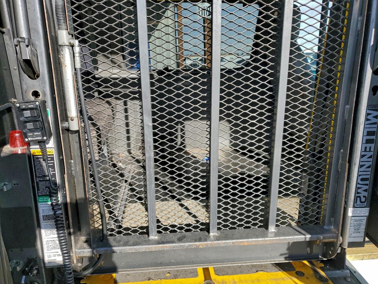 2009 Ford Econoline E350 Super Duty Van VIN: 1FTDS34L19DA40000 Lot: 95945365