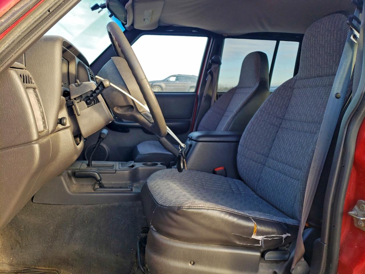 2000 Jeep Cherokee Sport VIN: 1J4FF48S4YL120524 Lot: 96563525