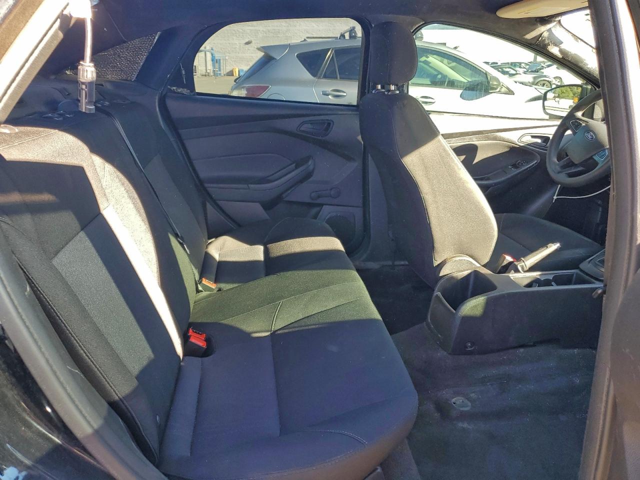 2018 Ford Focus S VIN: 1FADP3E29JL304054 Lot: 95289235