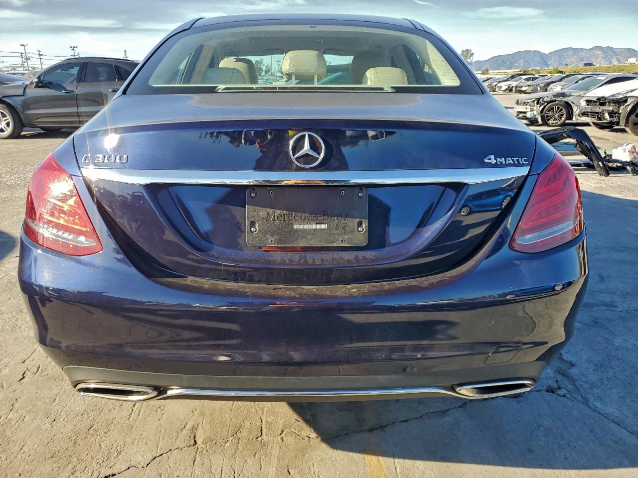 2015 Mercedes-Benz C 300 4Matic VIN: 55SWF4KB4FU018587 Lot: 94775575