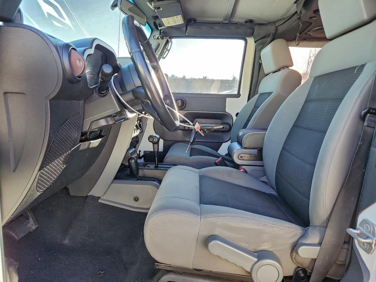 2009 Jeep Wrangler X VIN: 1J4FA24129L776903 Lot: 94936565