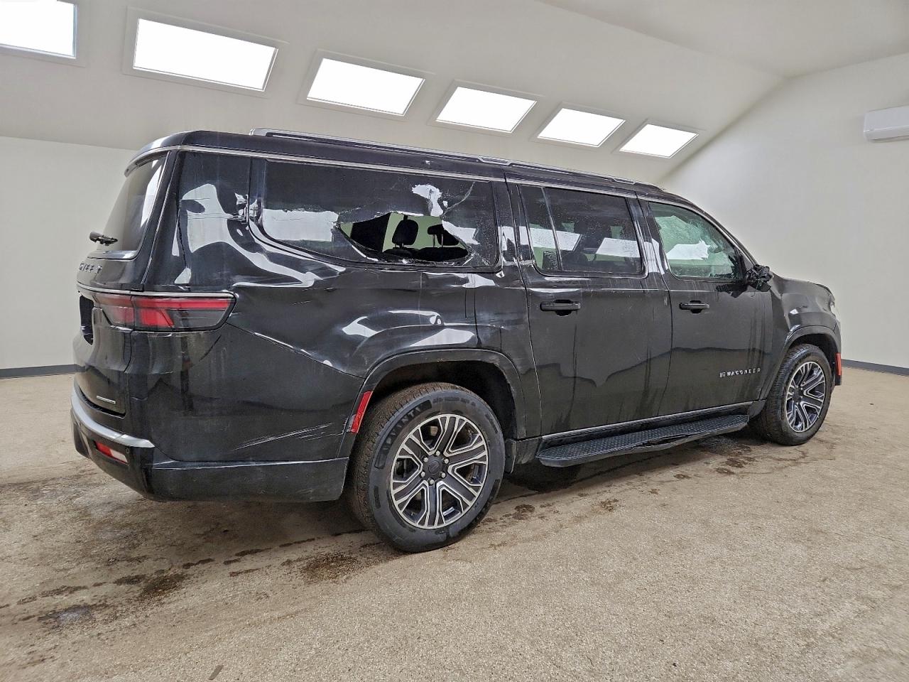 2024 Jeep Wagoneer L Series Ii VIN: 1C4SJSBP4RS175798 Lot: 97309225