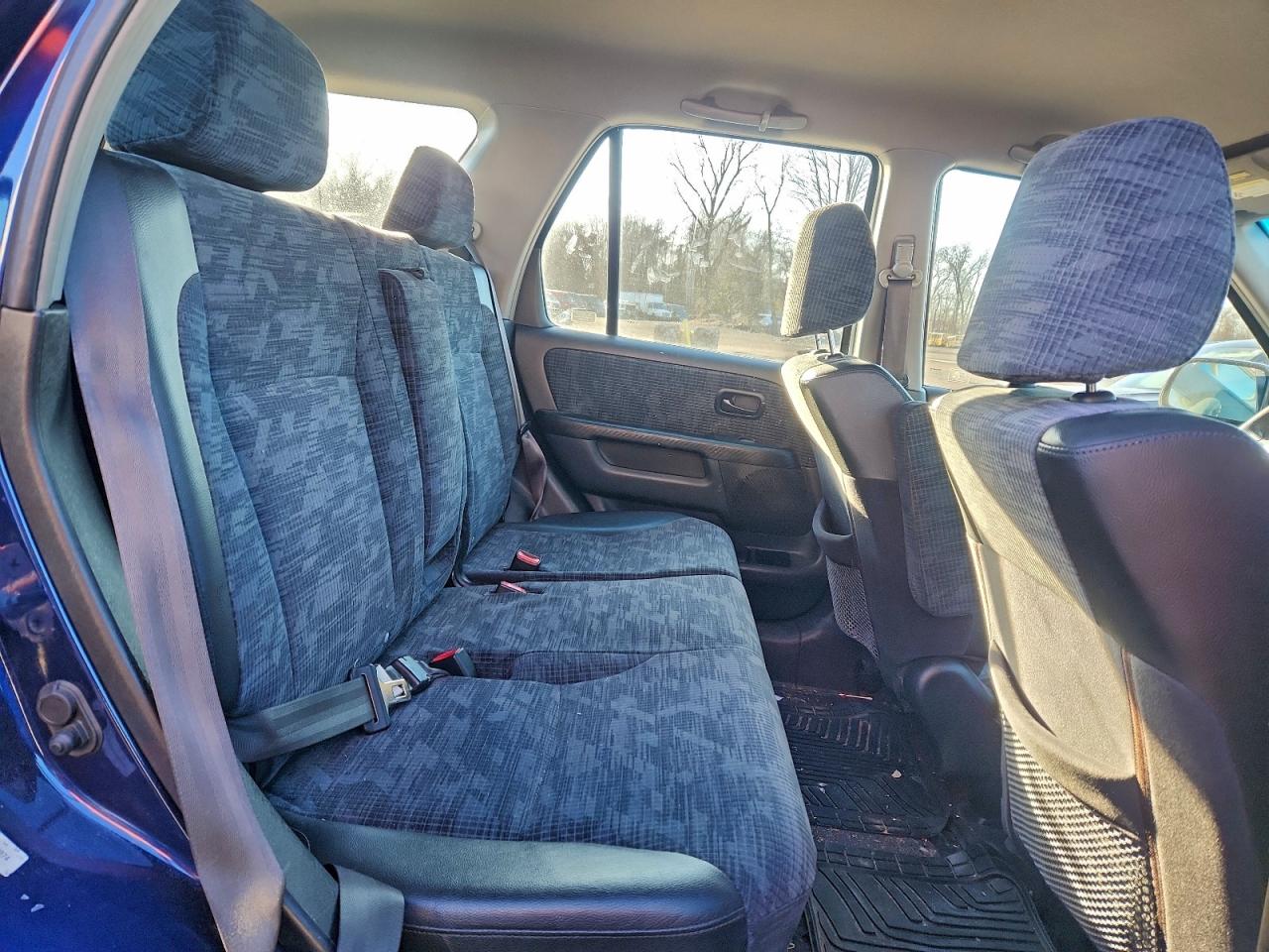 2004 Honda Cr-V Lx VIN: SHSRD78404U250074 Lot: 95787365