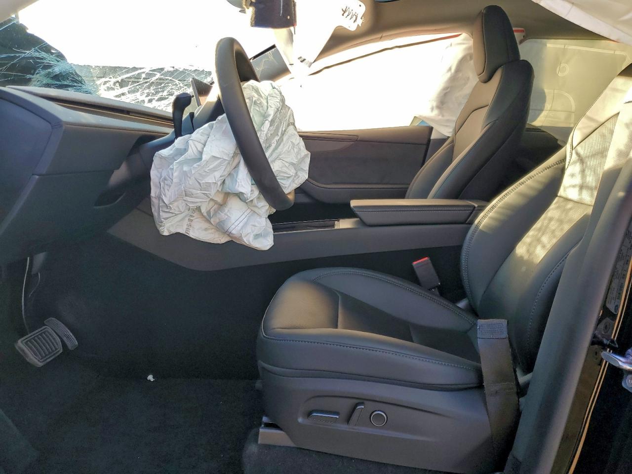 2026 Tesla Model Y VIN: 7SAYGDED5TA579932 Lot: 96185865