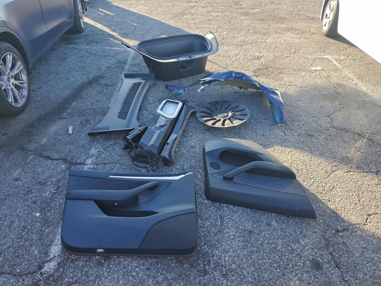 2023 Tesla Model Y VIN: 7SAYGDEE1PF895636 Lot: 94427855