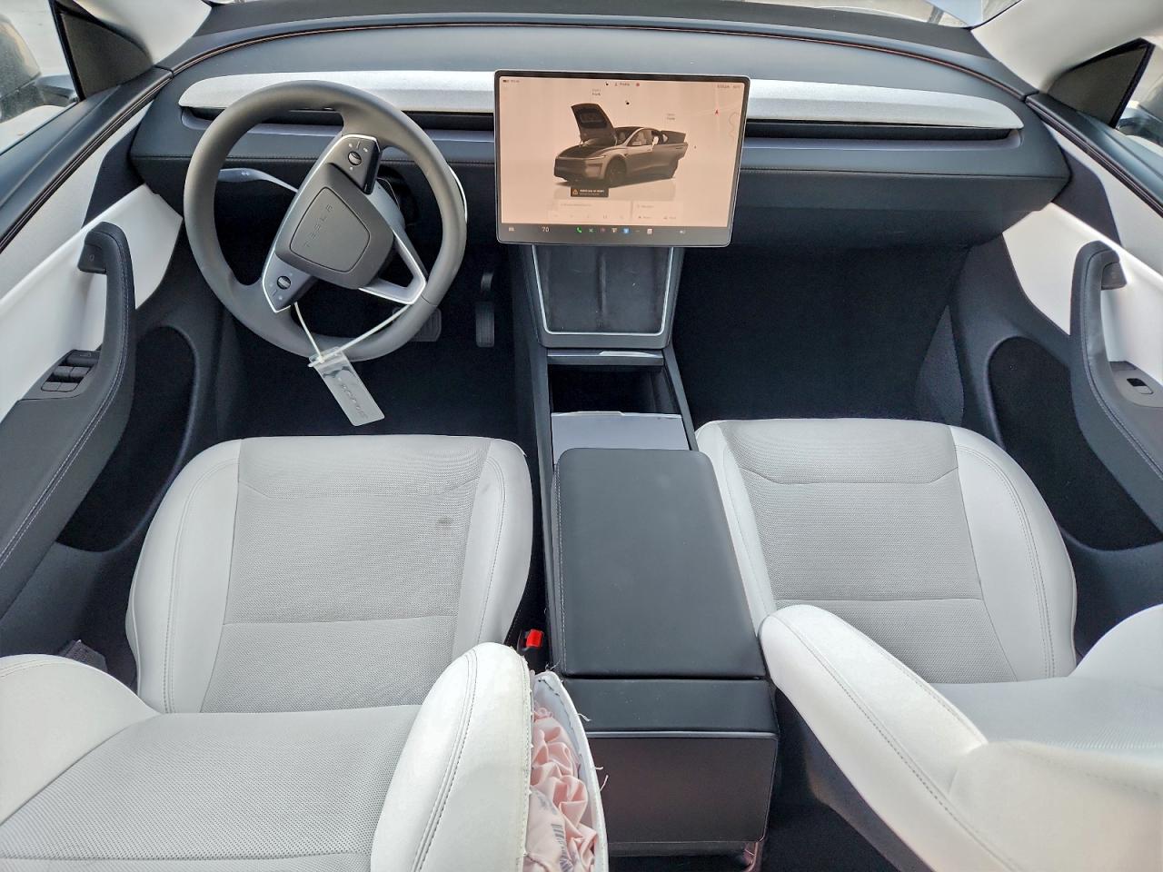 2026 Tesla Model Y VIN: 7SAYGDEEXTA392016 Lot: 95202995