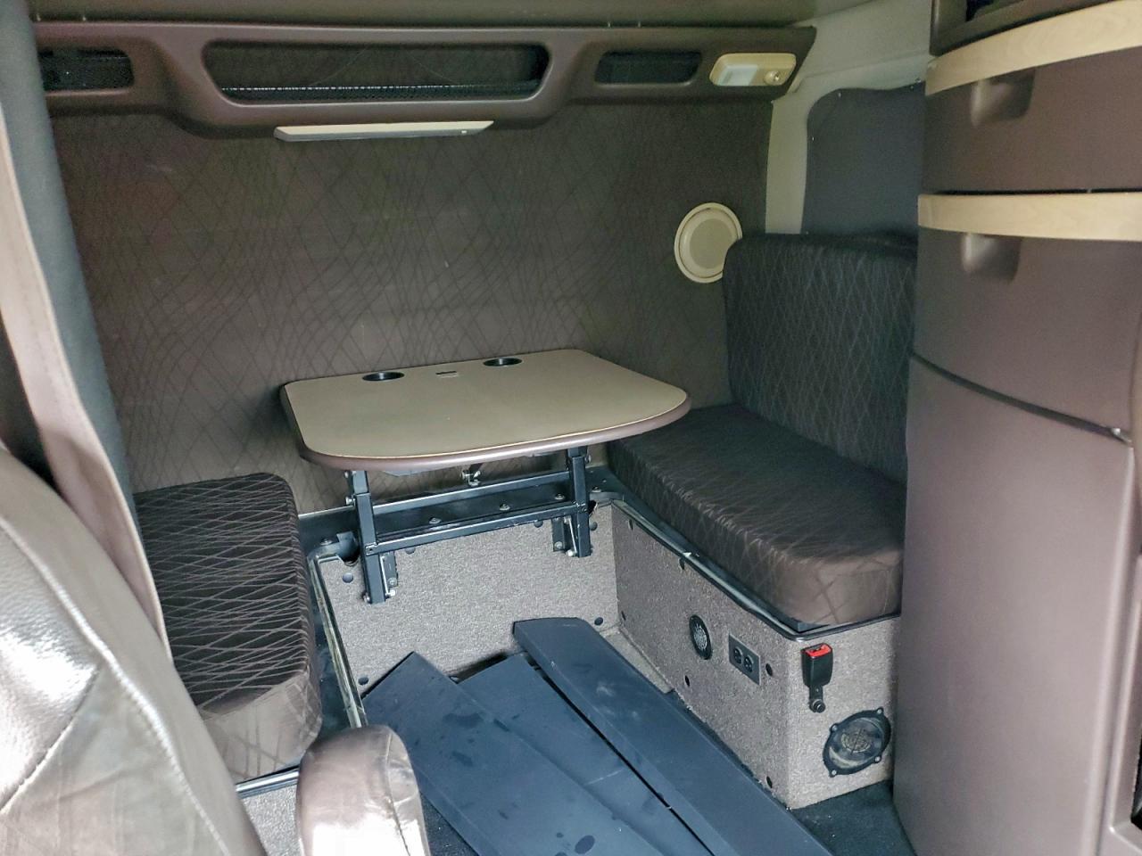 2017 Volvo Vn Vnl VIN: 4V4NC9EJ2HN987223 Lot: 95143515