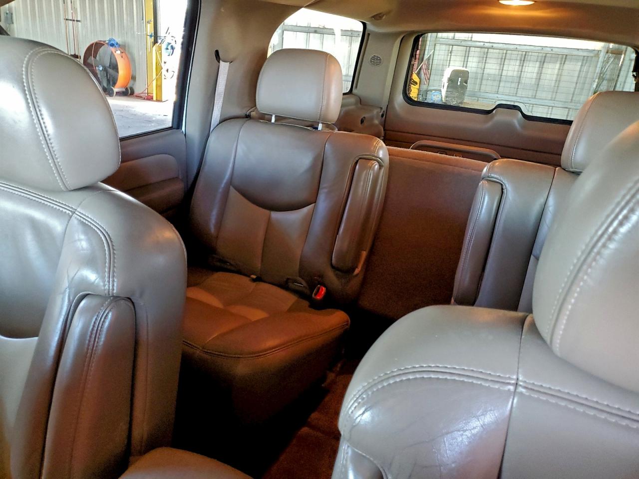 2005 GMC Yukon Xl Denali VIN: 1GKFK66U25J232946 Lot: 95218815