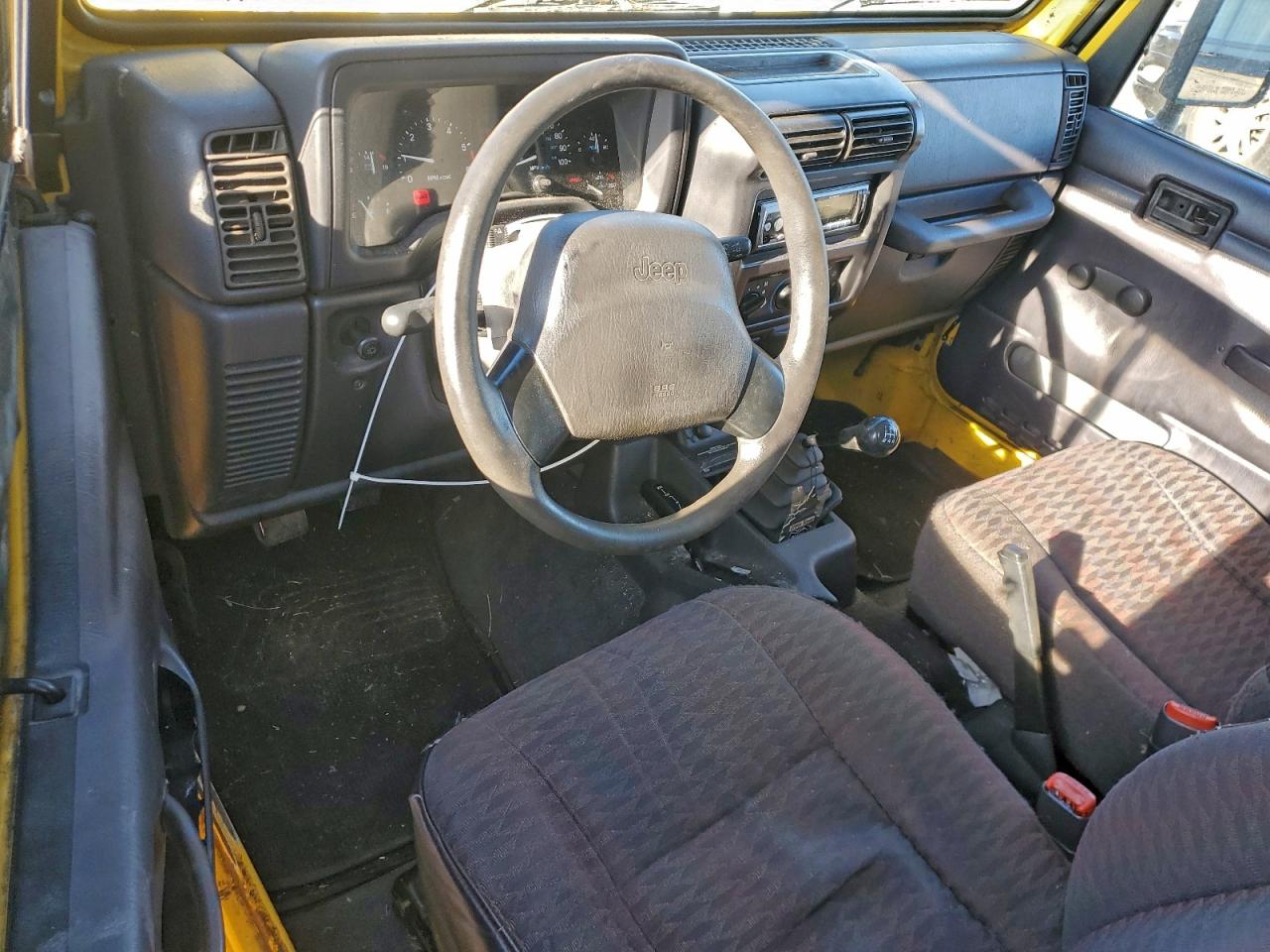 2000 Jeep Wrangler / Tj Se VIN: 1J4FA29P9YP705718 Lot: 96223575