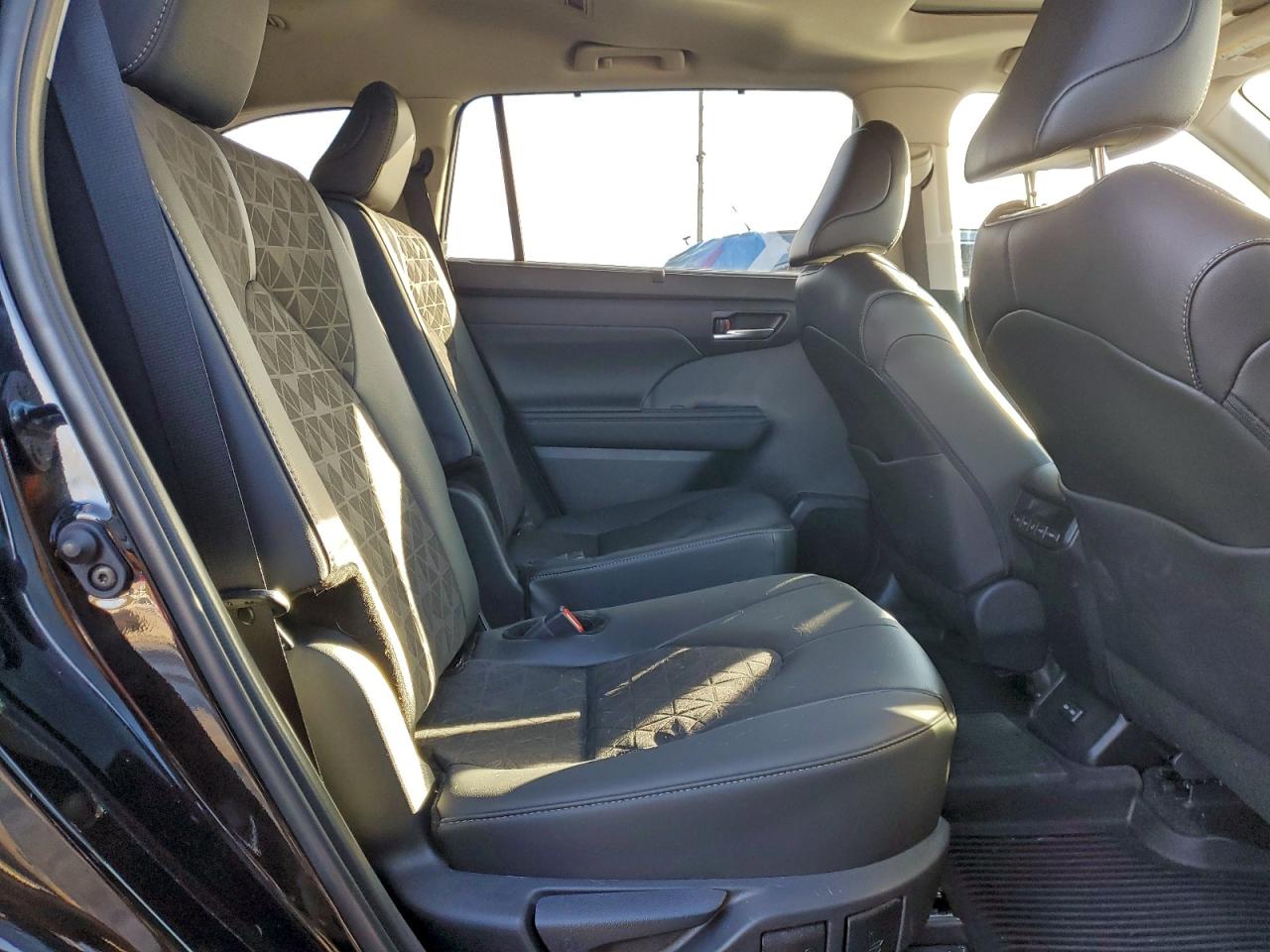 2024 Toyota Highlander Hybrid Xle VIN: 5TDKBRCH2RS643789 Lot: 95932935